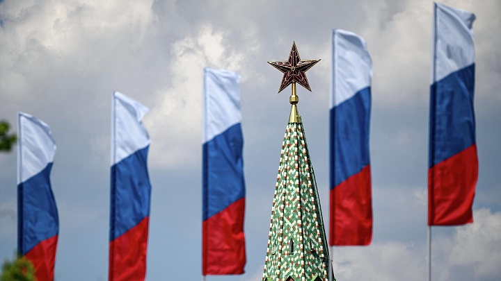 Жители всей страны празднуют День России