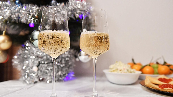 Роскачество рассказало о планах производства игристого вина в России