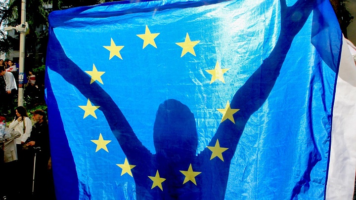 Китай призвал ЕС уйти от двойных стандартов в вопросе отношений с Россией