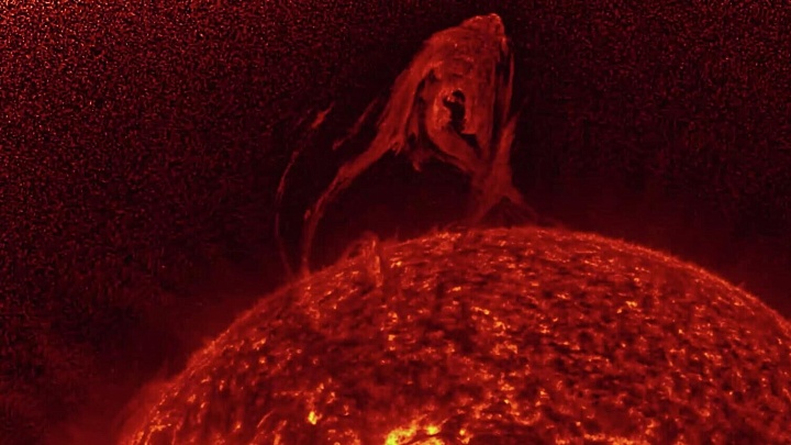 Астрономы предсказали, что будет с летящей к Солнцу кометой MAPS