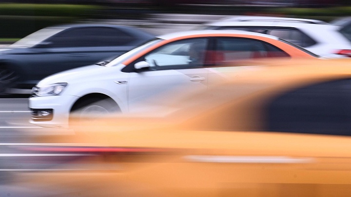 В Совфеде предложили использовать в каршеринге авто с локализацией в России