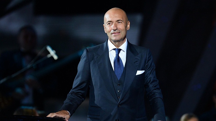 Крутой поблагодарил Путина за госнаграду